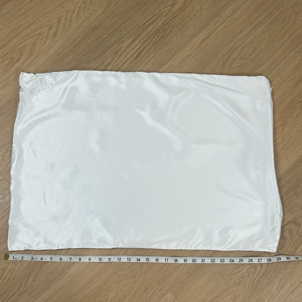 Blissy 100% Mulberry Silk Queen Pillowcase White - Picture 4 of 8